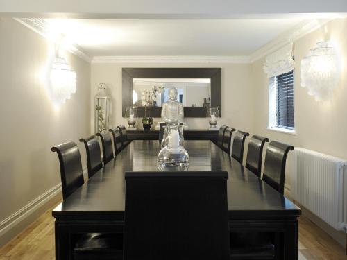 Windfalls Boutique Hotel - image 9