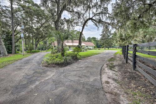 Family Retreat on 50-Acre Working Horse Farm! in Micanopy (FL)