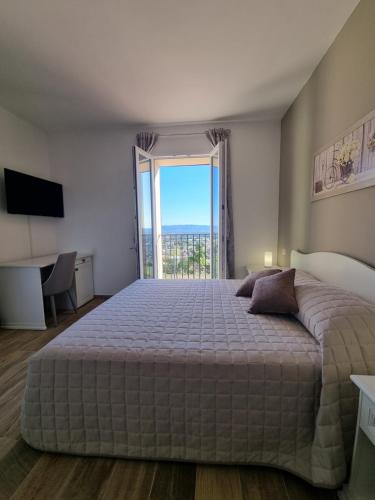 Double Room image 7