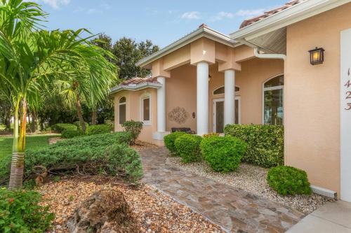 Lake View Villa - image 7