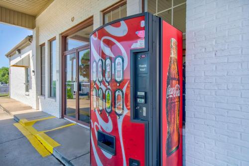 Motel 6-Grand Rivers KY - image 8