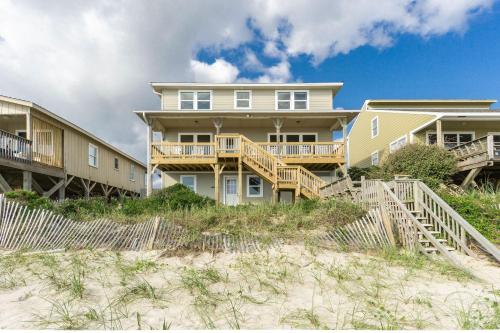 Yorkshire by Oak Island Accommodations image