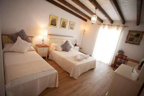 1 double bed, 1 twin bed