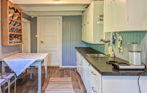 Κουζίνα, Beautiful Home In Marnardal With Wifi And 2 Bedrooms in Μάρναρνταλ