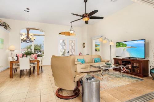 Lake View Villa - image 10