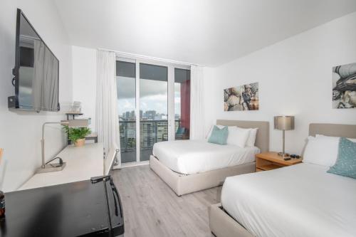 1703B Beautiful Condo City View Balcony Beach Gym Pool