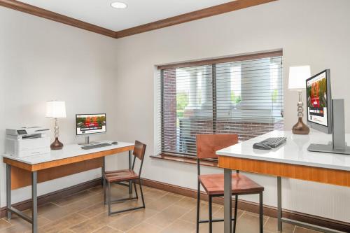 Holiday Inn Express & Suites Wilmington-Newark, an IHG Hotel