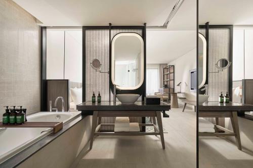 room detail thumbnail 2