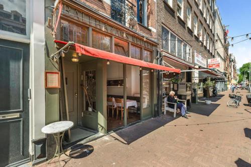 Resident Moose, Amsterdam (photo 7)