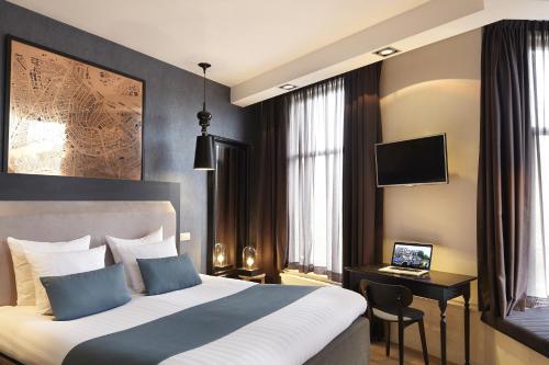 Hotel No. 377 House