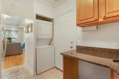2BR Alluring Apartment with Laundry - Cullom D3 - image 2