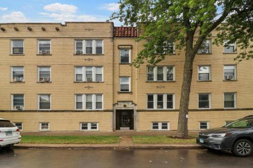 2BR Alluring Apartment with Laundry - Cullom D3 - image 10