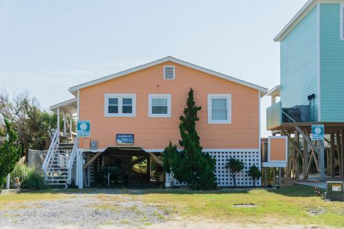 Seawards Fun by Oak Island Accommodations image