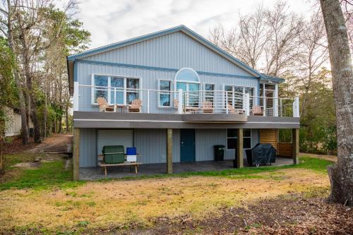 Whitecaps by Oak Island Accommodations