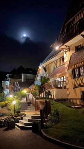 Hotelli välisilme, Hotel Le Romantica in Honfleur