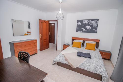 Charming Private Rooms in an Apartment A2 Penha - Faro