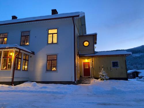 Mysig lägenhet i Prästgård nära Branäs
