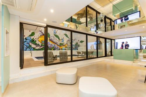 夜店, Poeme Motel by Drops in 聖若澤杜斯皮尼艾斯