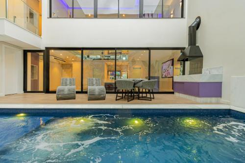 Poeme Motel by Drops