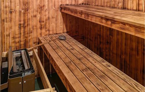 Bañera de hidromasaje, Gorgeous Home In Ludvika With Sauna in Ludvika