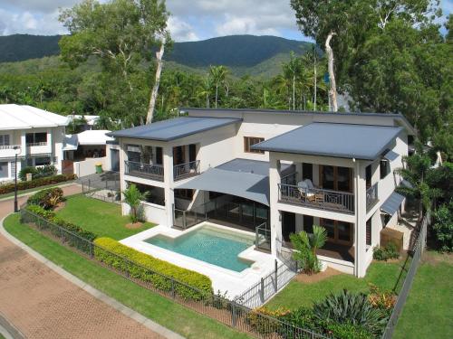 Reeflections Holiday Villas Reeflections Holiday Villas is perfectly located for both business and leisure guests in Cairns. The property features a wide range of facilities to make your stay a pleasant experience. Free Wi-Fi in