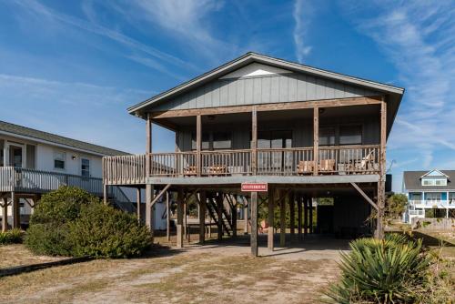 Statehouse by Oak Island Accommodations image