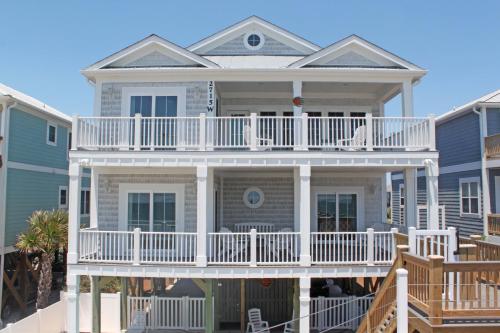 C & E By The Sea by Oak Island Accommodations image