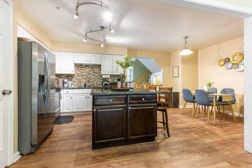 ห้องครัว, The Nest at Harmony Woods: Lux DC getaway + office in เจอร์แมนทาวน์ (MD)