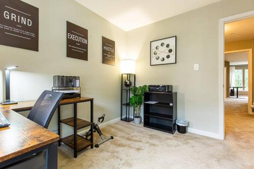 The Nest at Harmony Woods: Lux DC getaway + office in เจอร์แมนทาวน์ (MD)