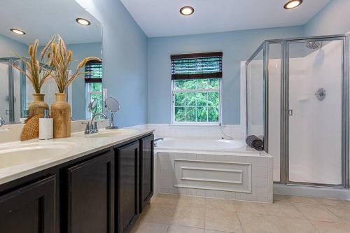 ห้องน้ำ, The Nest at Harmony Woods: Lux DC getaway + office in เจอร์แมนทาวน์ (MD)