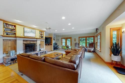 Hillside House at Lake Shore Drive in Ludlow, USA