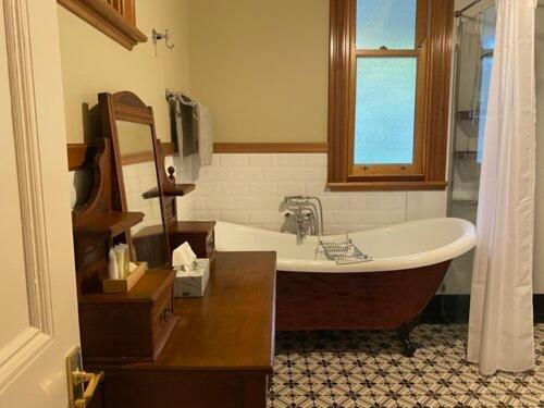 Lottie’s Bed & Breakfast at Fielderberry Farm in Cockatoo