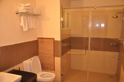 Bathroom, Hotel Sms Grand Inn in Thottapalayam