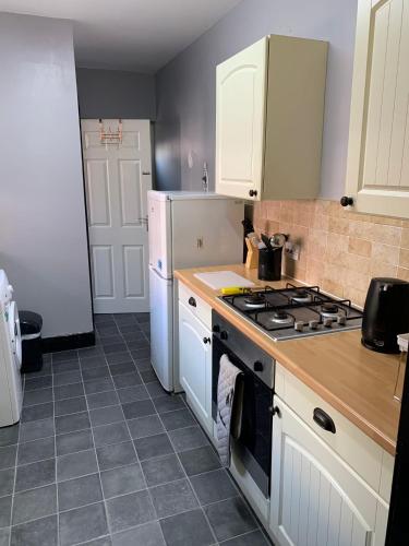 Ovington Grove 1 free parking fully equipped kitchen 3 bedrooms Netflix