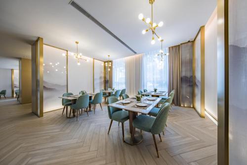 Restaurant, Sincere Residence Changfeng in Putuo and Changfeng Park