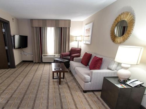 Holiday Inn Charlotte Airport, an IHG Hotel