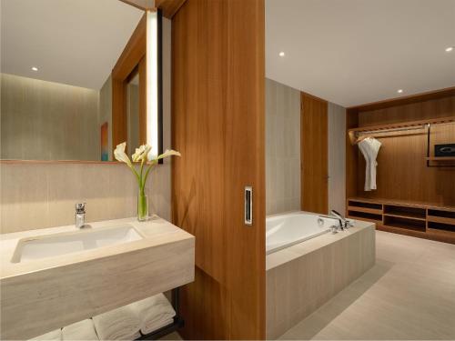 2 bedrooms, 3 beds