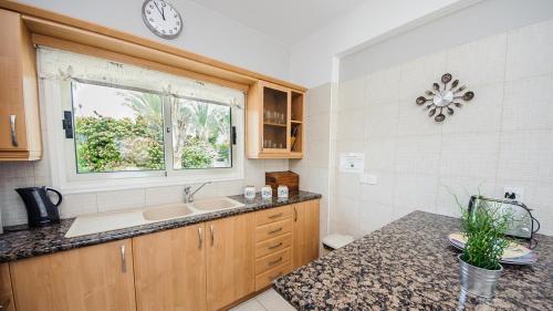 廚房, Ayia Napa Holiday Villa 036 in 索蒂拉