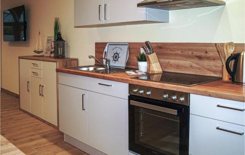 virtuve, Cozy Home In Gützkow With Lake View (Cozy Home In Gutzkow With Lake View) in Gutzkow