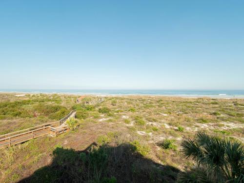 Hibiscus 301-A 2 Bedrooms Ocean Front 3 Pools Sleeps 6 Pet Friendly - image 6