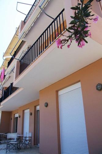 Alexander Apartments - image 2