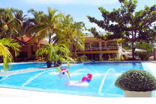 游泳池, Dumalaay Coastline Resort in 拉雷纳