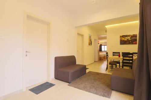 24 Gold Hotel - main image