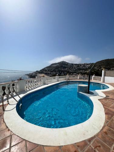 Rosas plage piscine vue imprenable sur la mer