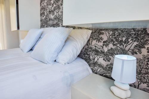 One-Bedroom Apartment image 10