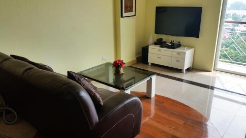 Penthouse Galare Thong Tower - Stunning Views - Near Pool & Tennis - Tap to explore photos