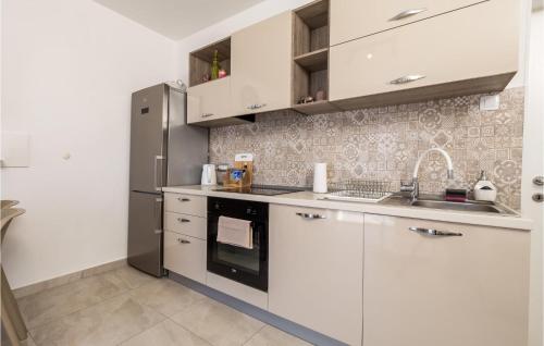 Cozy Apartment In Sveti Juraj With Kitchen
