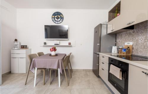 Cozy Apartment In Sveti Juraj With Kitchen