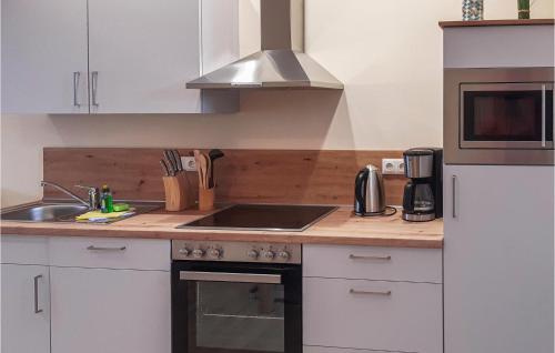virtuve, Beautiful Home In Gützkow With Wifi (Beautiful Home In Gutzkow With Wifi) in Gutzkow