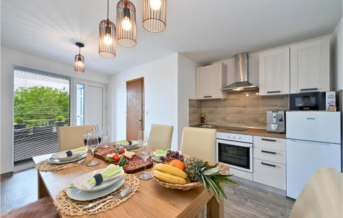 dapur, Stunning Home In Andrasevec With Sauna in Oroslavje